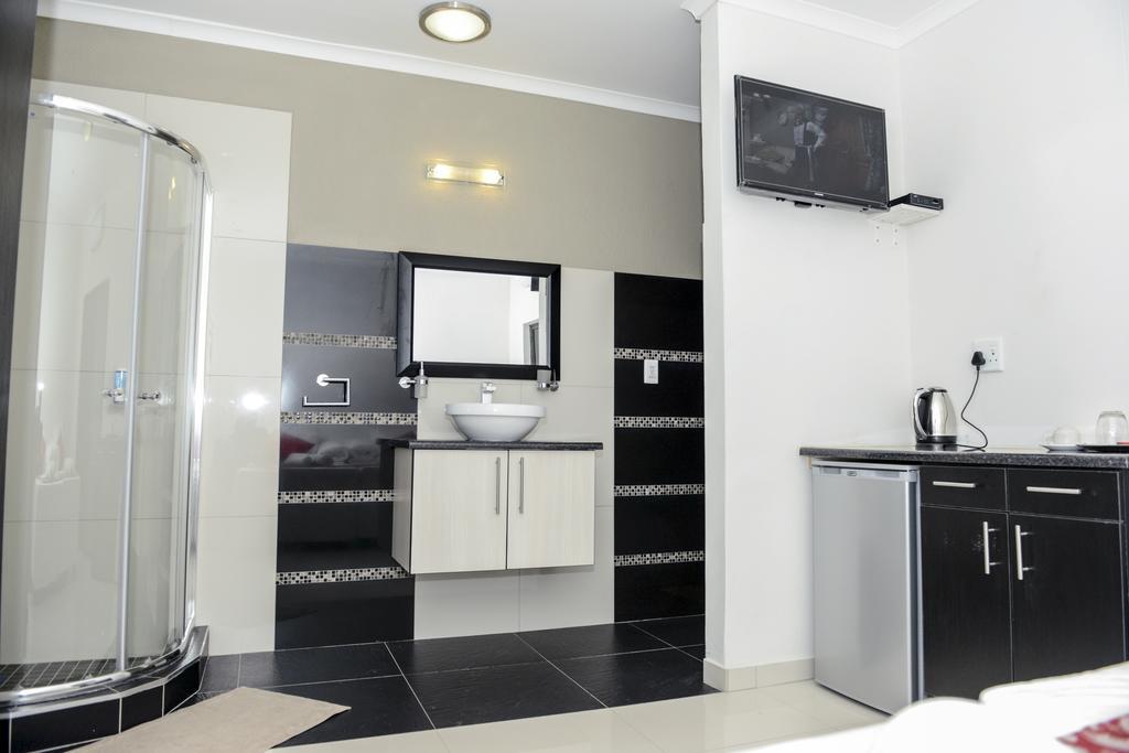 Discovery Guest House Windhoek Oda fotoğraf